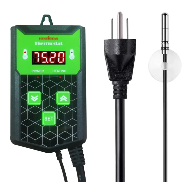 Digital reptile thermostat with temperature probe and power plug